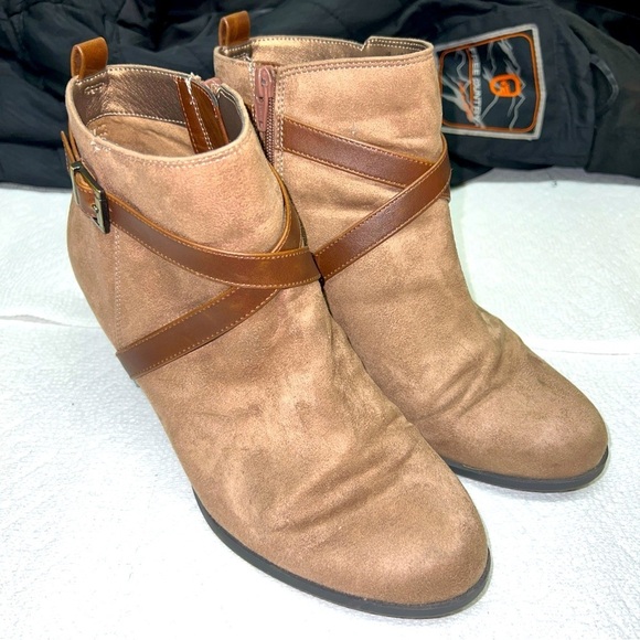 Life Stride Jamie ankle boot bootie tan brown memory foam footbed sz 10M - Picture 1 of 11